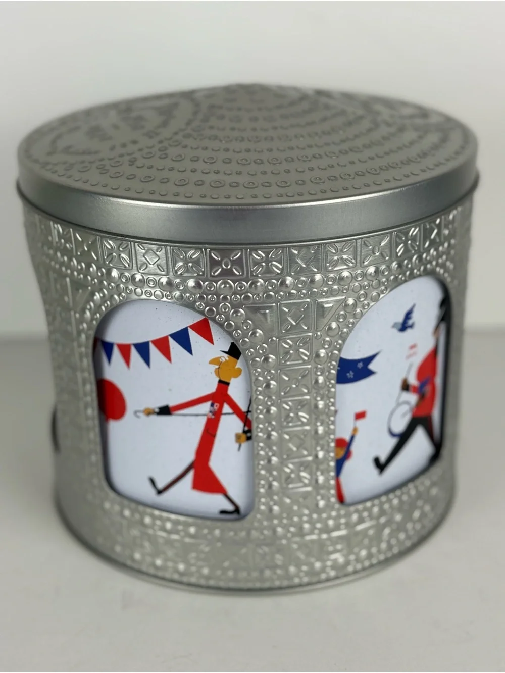 M & S-Queens Commemorate Rotating Musical Tin-2nd Platinum Jubilee-1952-2022